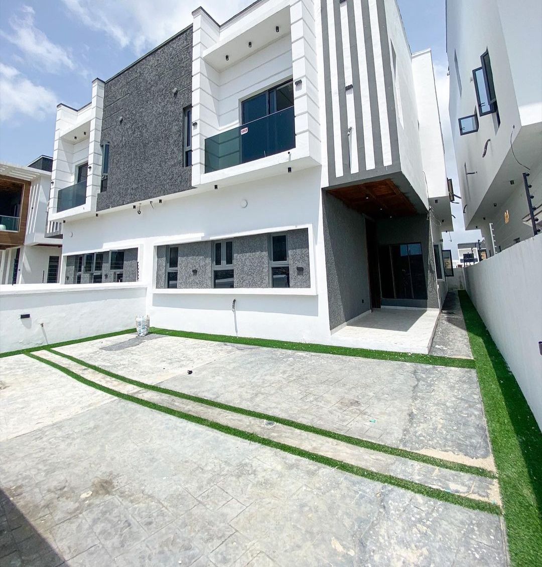 4 Bedroom Semidetached Duplex with a BQ