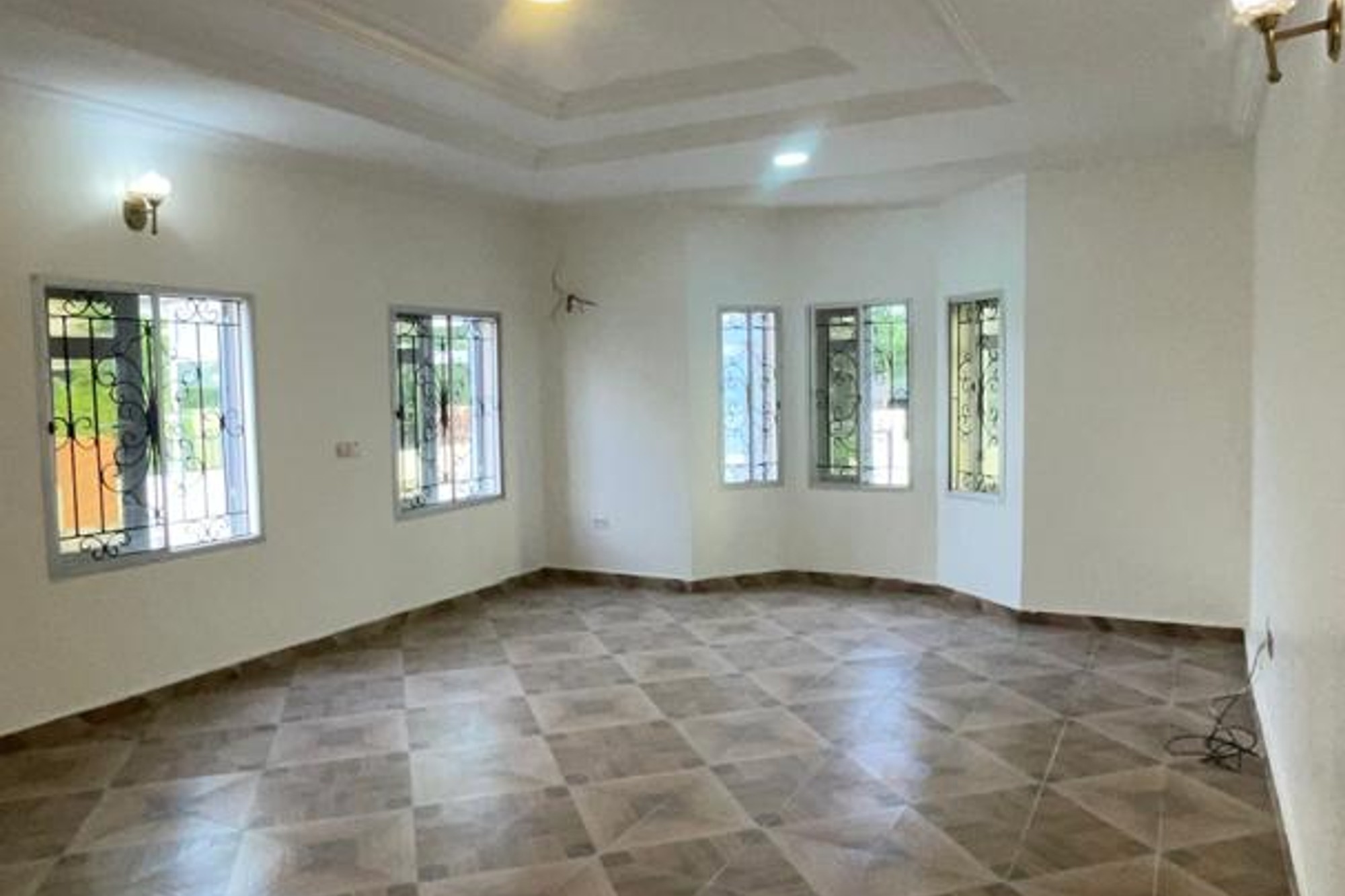 4 Bedroom Bungalow Apartment For Rent – Family Friendly