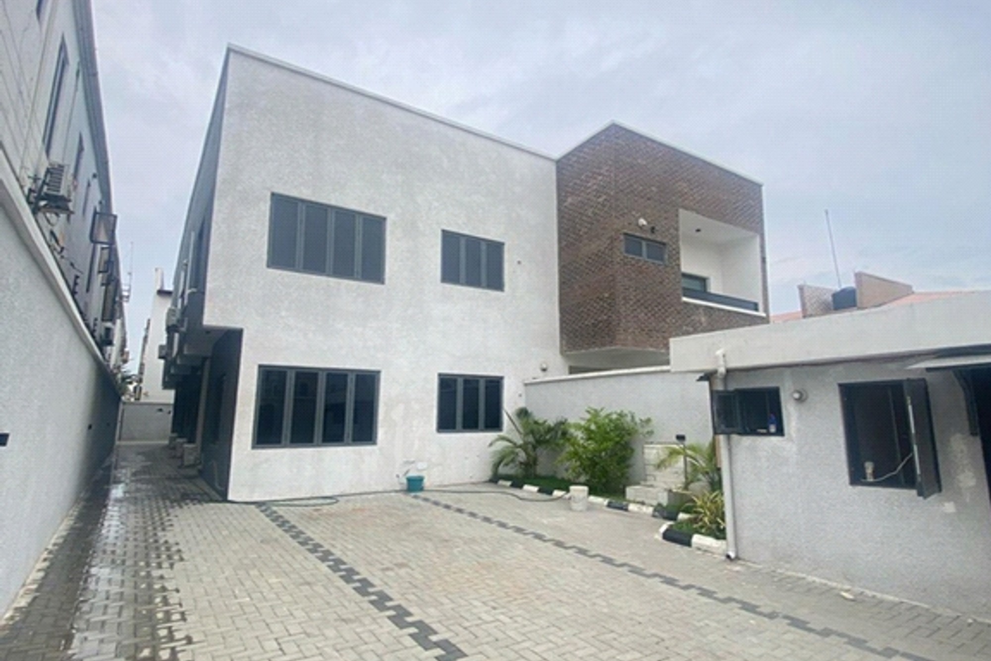 Fully Furnished 2 Bedroom Apartment For Rent in Ilasan, Lekki