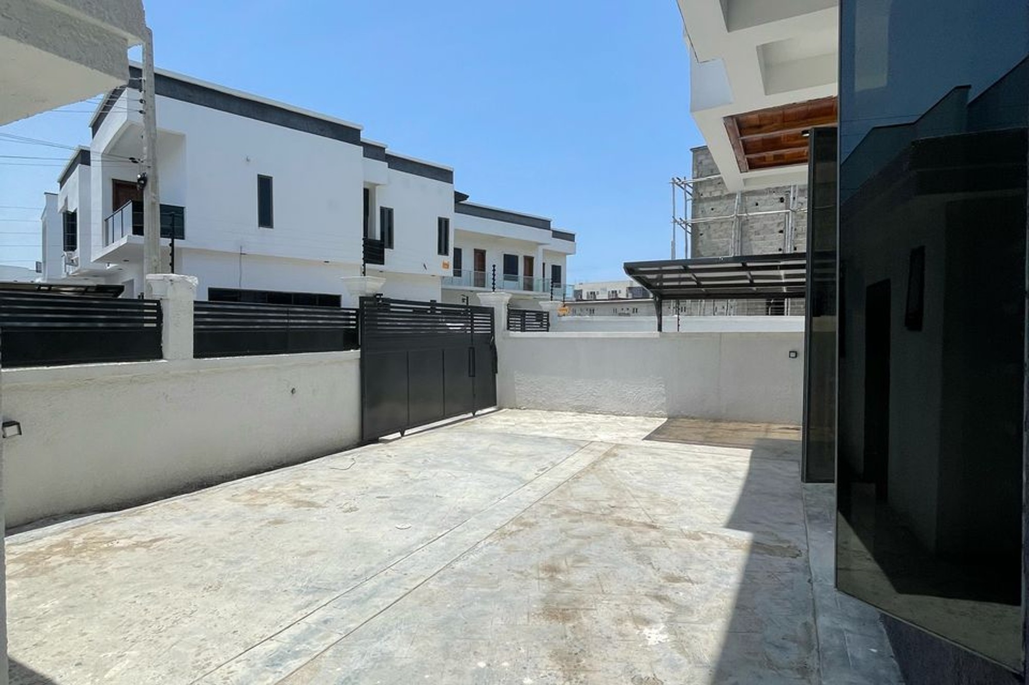 Luxurious 5 Bedroom Duplex For Rent – Premium Finish