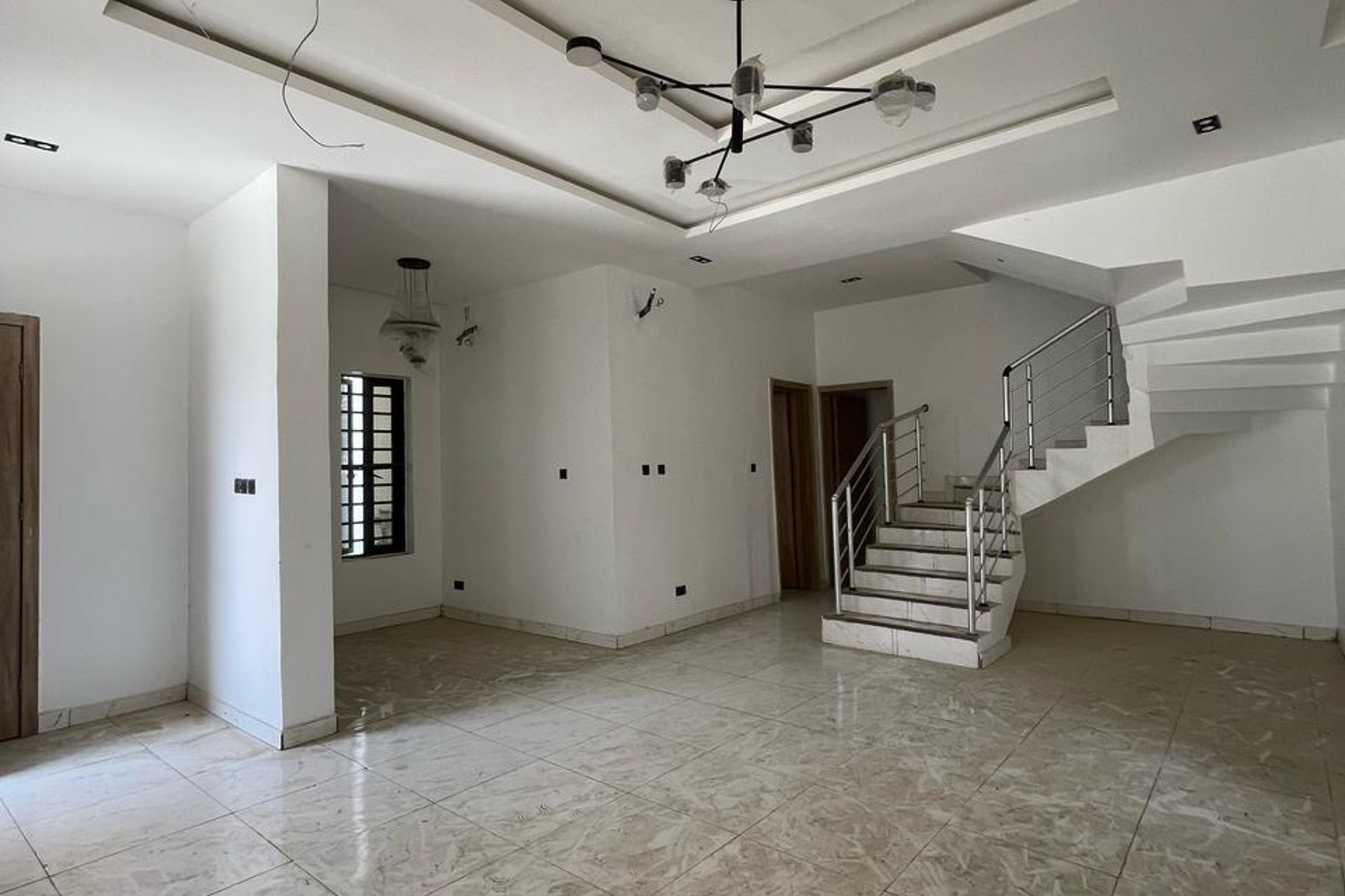 Luxurious 5 Bedroom Duplex For Rent – Premium Finish