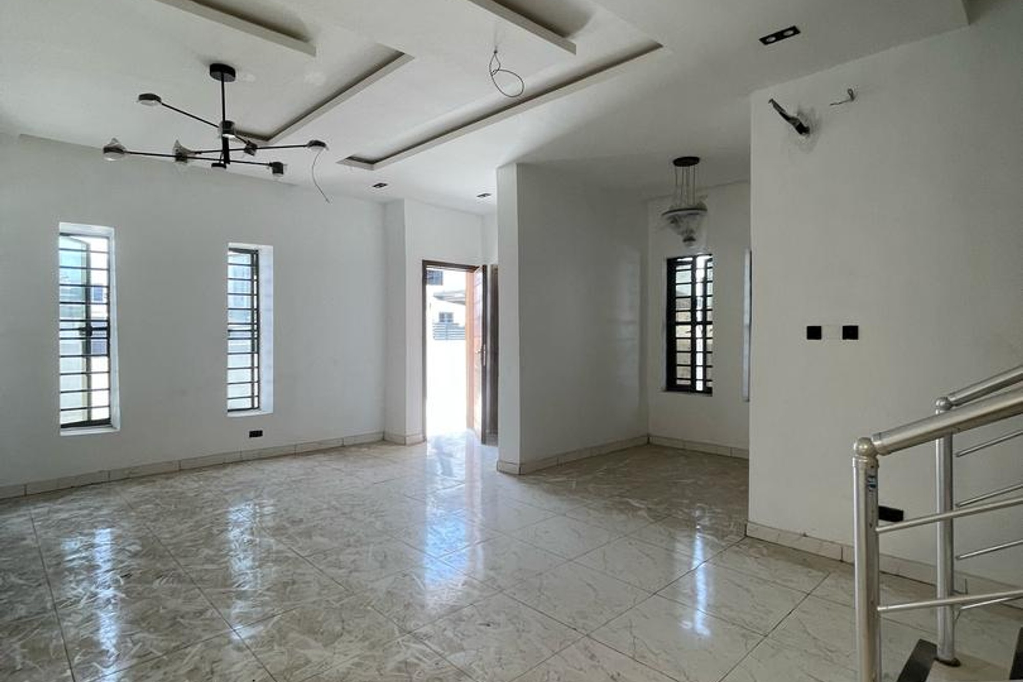 Luxurious 5 Bedroom Duplex For Rent – Premium Finish